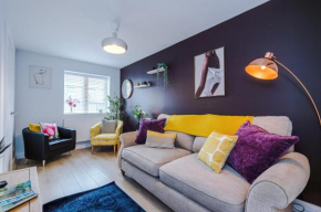 Stunning 3- Bed Home in Crewe by 53 Degrees Property, Ideal for Contractors, Business Stays & Long-Term, FREE Parking!